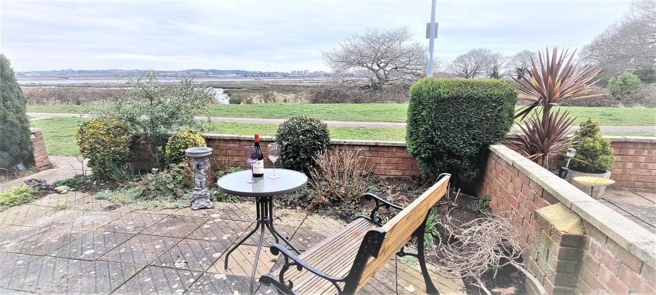 Waterfront - Holes Bay, Poole, Dorset Villa ภายนอก รูปภาพ